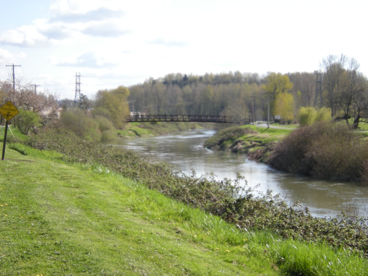 Kent, WA - File:Kent, Washington - Footbridge on Green River 01.jpg - Wikipedia